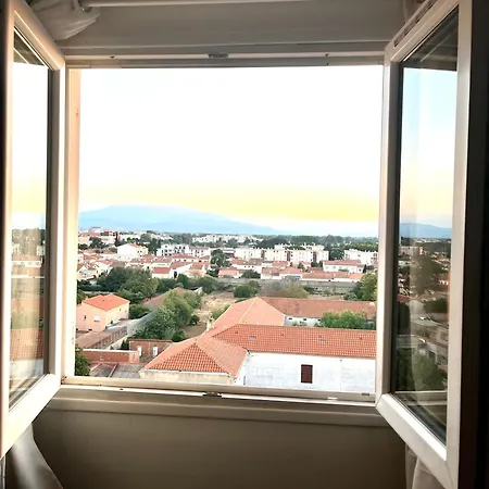 A Mi Chemin Entre Aeroport Et Centre - Vue Sur Les Montagnes - Echappee Belle *